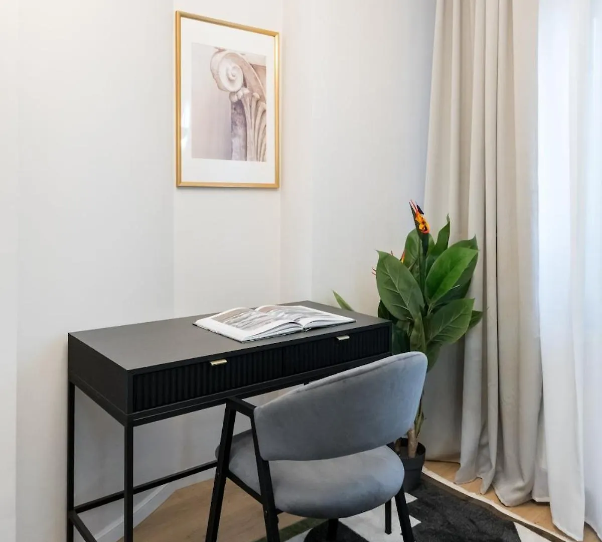 Luxurious 2Br Apartment - City Center Bucharest Romania